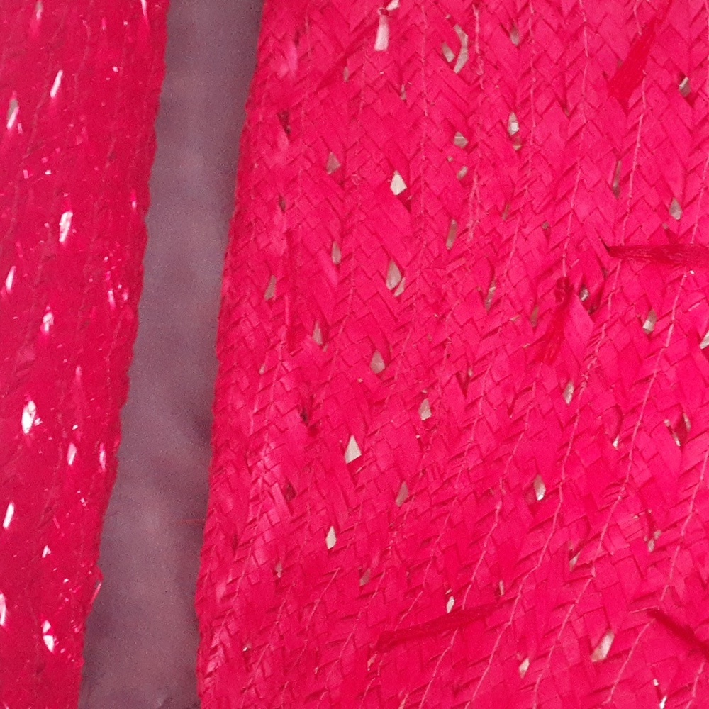# Vintage red straw tote bag with floral accents - Picture 5 of 5